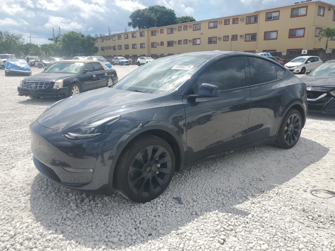 TESLA MODEL Y