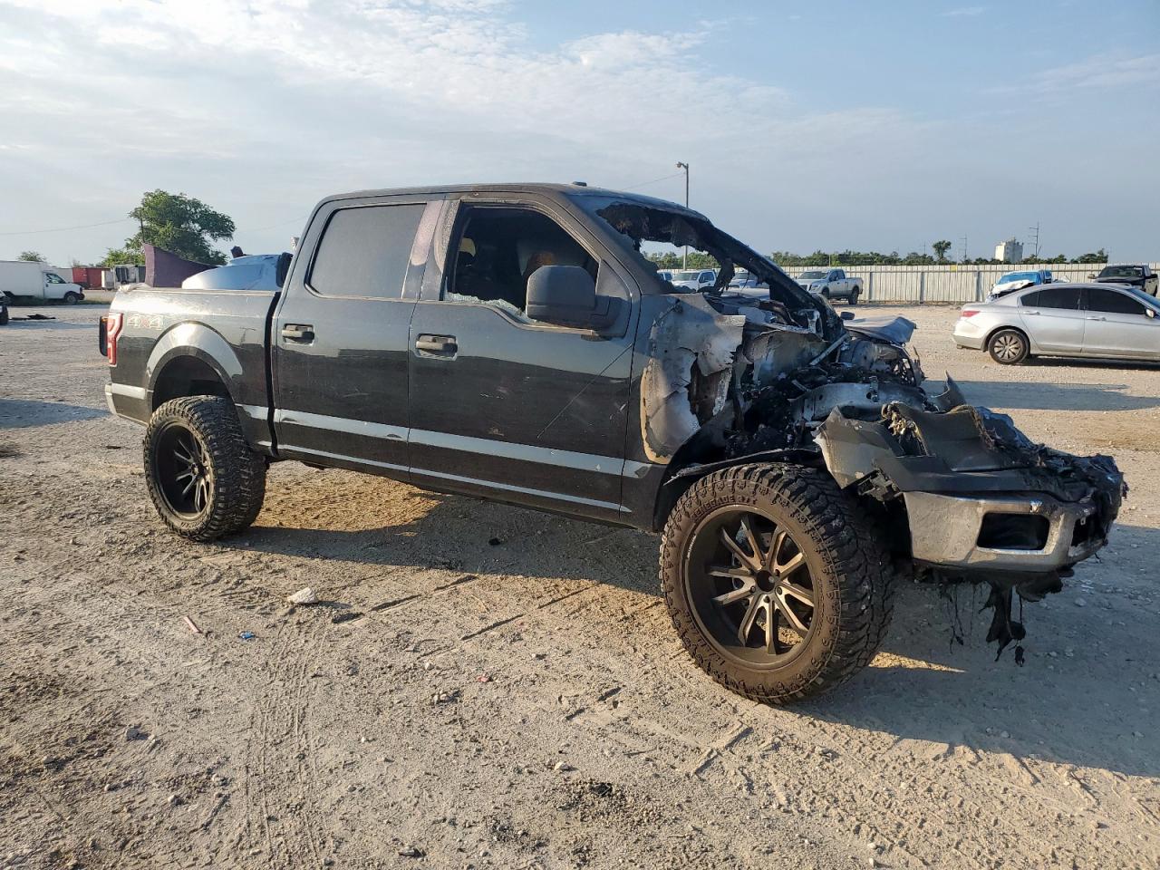 FORD F-150 SUPERCREW