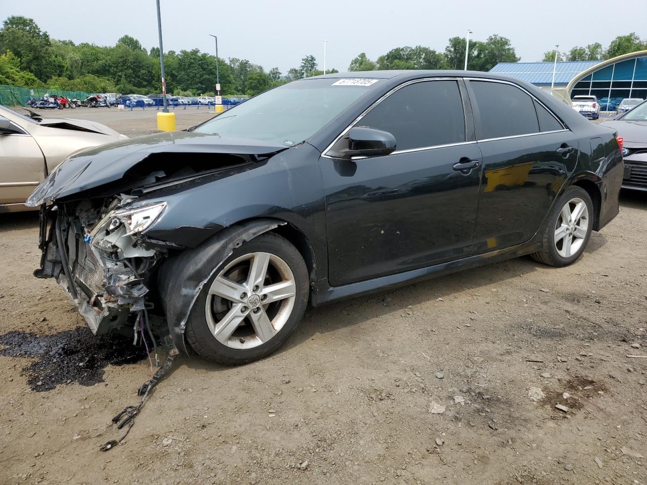 TOYOTA CAMRY BASE