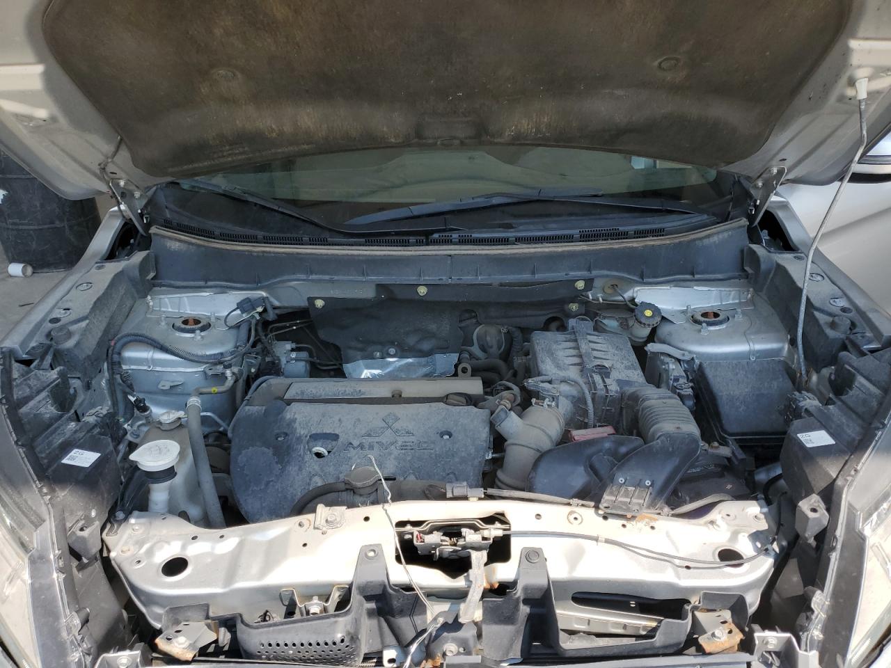 MITSUBISHI OUTLANDER ES