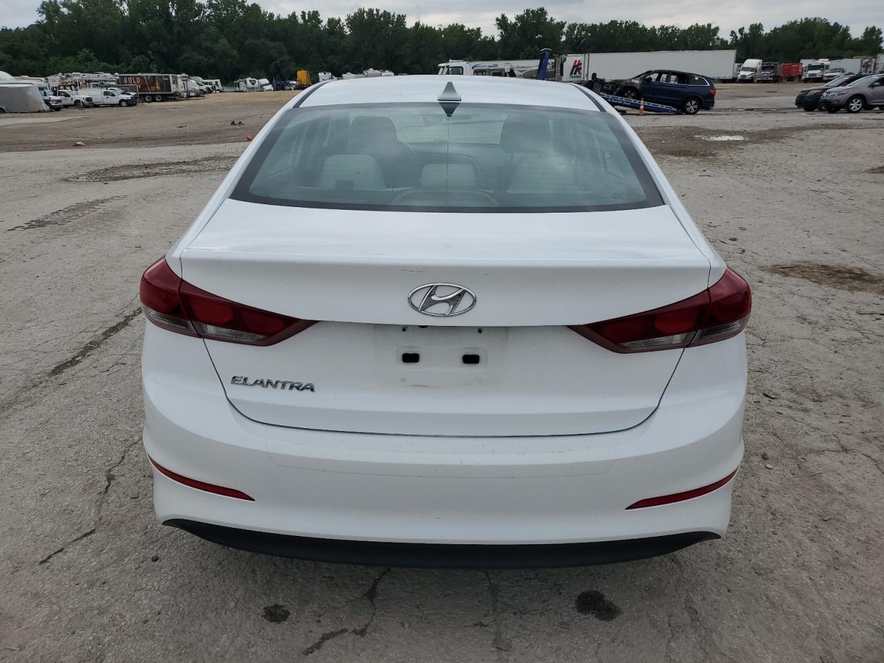 HYUNDAI ELANTRA SE