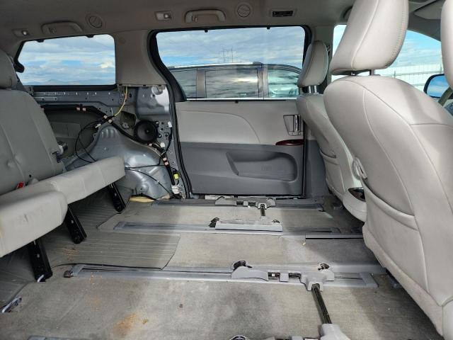 2011 TOYOTA SIENNA #3285971561