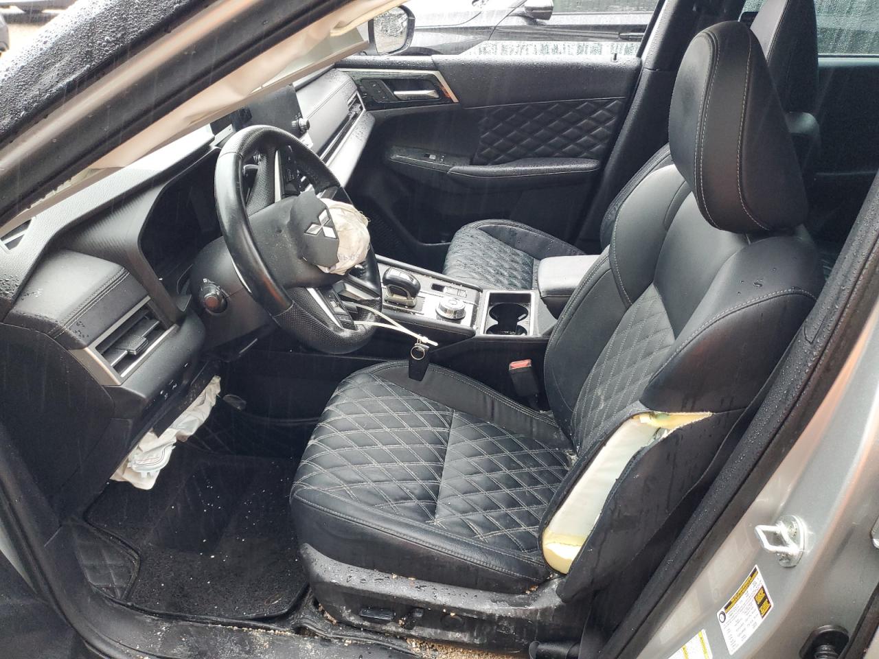 MITSUBISHI OUTLANDER SE