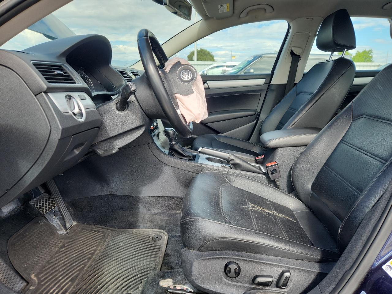 VOLKSWAGEN PASSAT SE