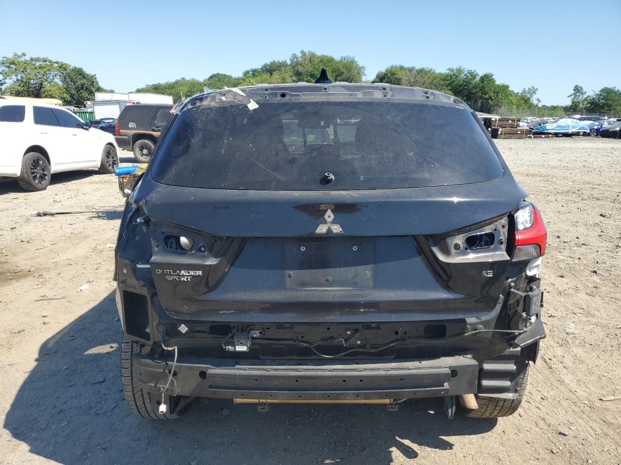 MITSUBISHI OUTLANDER SE