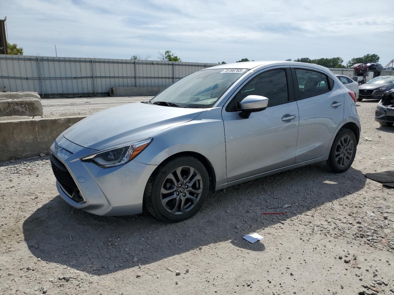 TOYOTA YARIS LE