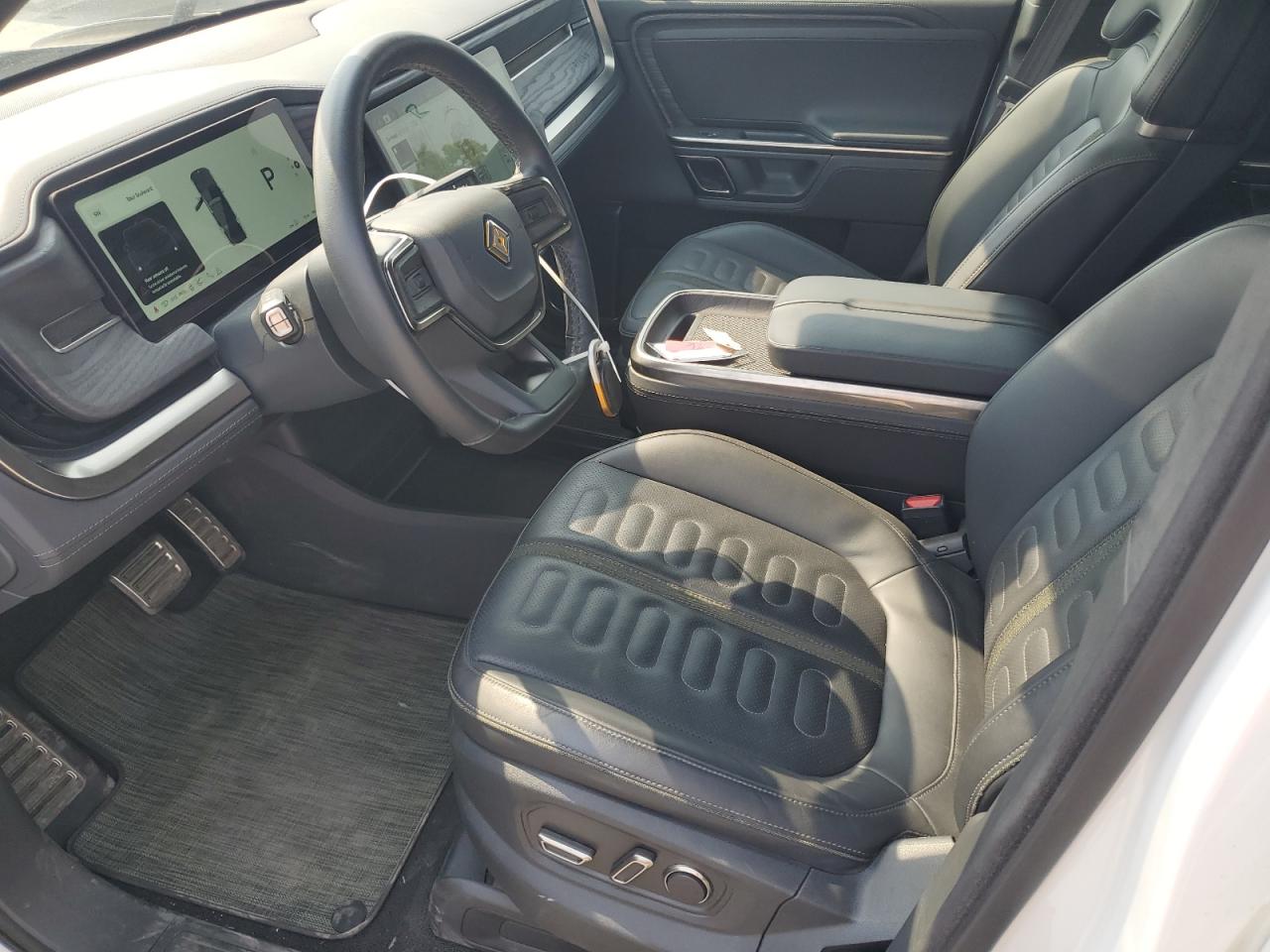 RIVIAN R1S ADVENTURE