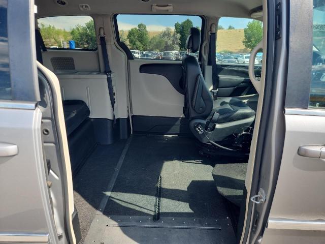 2016 CHRYSLER TOWN & COU 2C4RC1BG9GR229369
