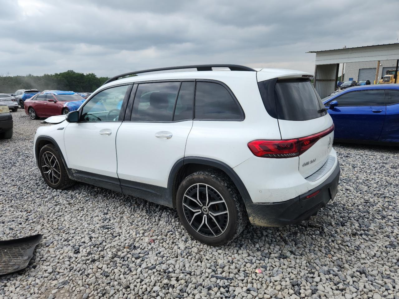 MERCEDES-BENZ EQB 300 4MATIC