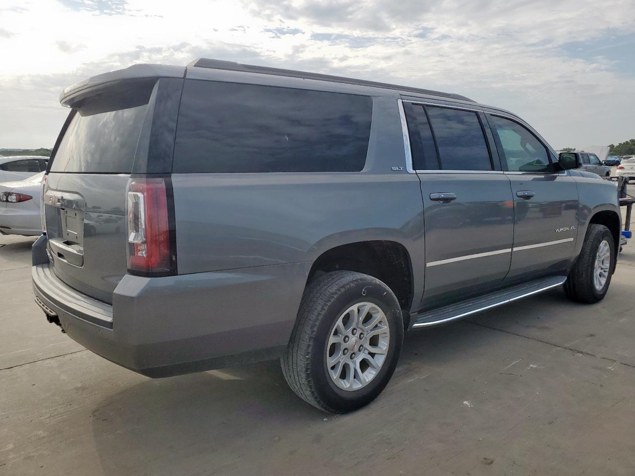 GMC YUKON C1500 SLT