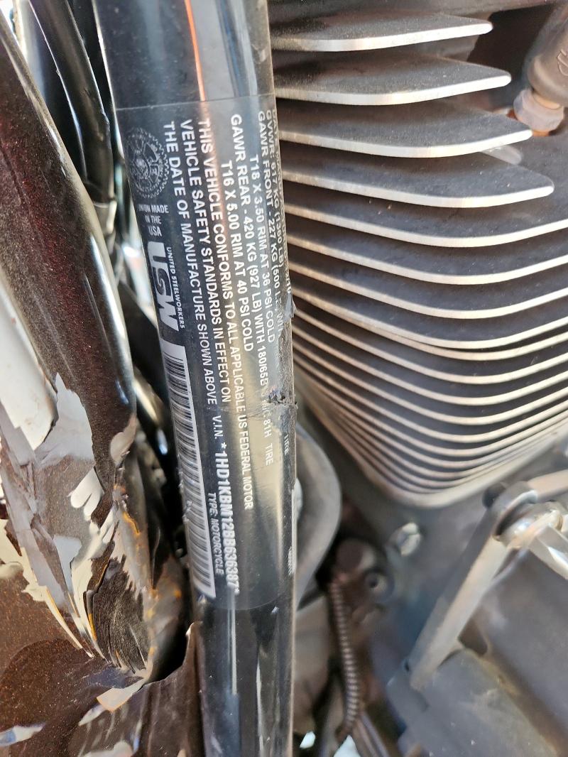 2011 HARLEY-DAVIDSON FLHX 1HD1KBM12BB636387