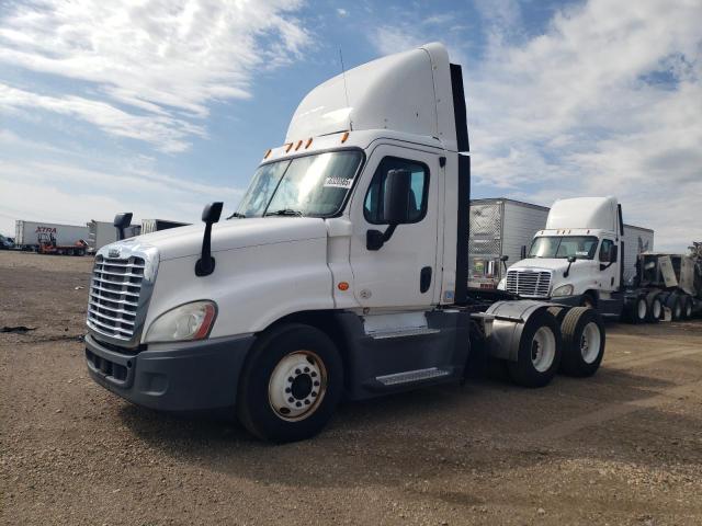FREIGHTLINER CASCADIA 1 2015 white tractor diesel 1FUJGEDVXFLGJ9730 photo #3