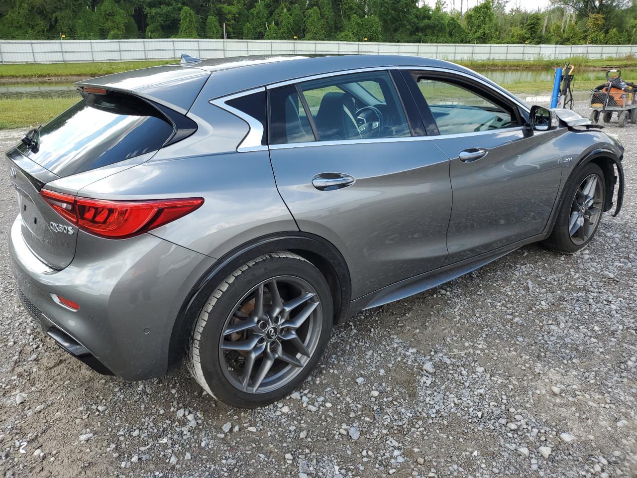 INFINITI QX30 BASE