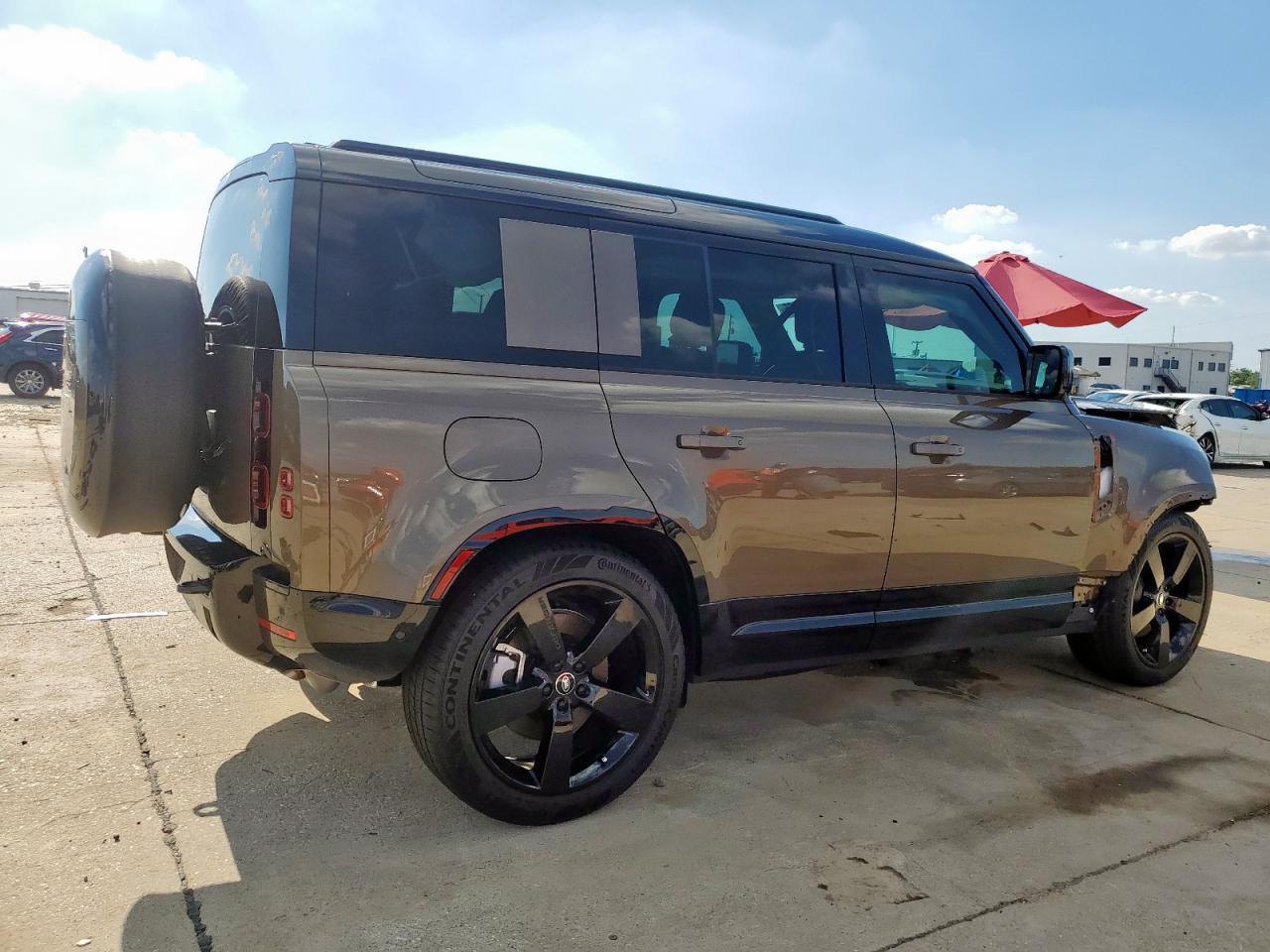 LAND ROVER DEFENDER 110 X-DYNAMIC SE