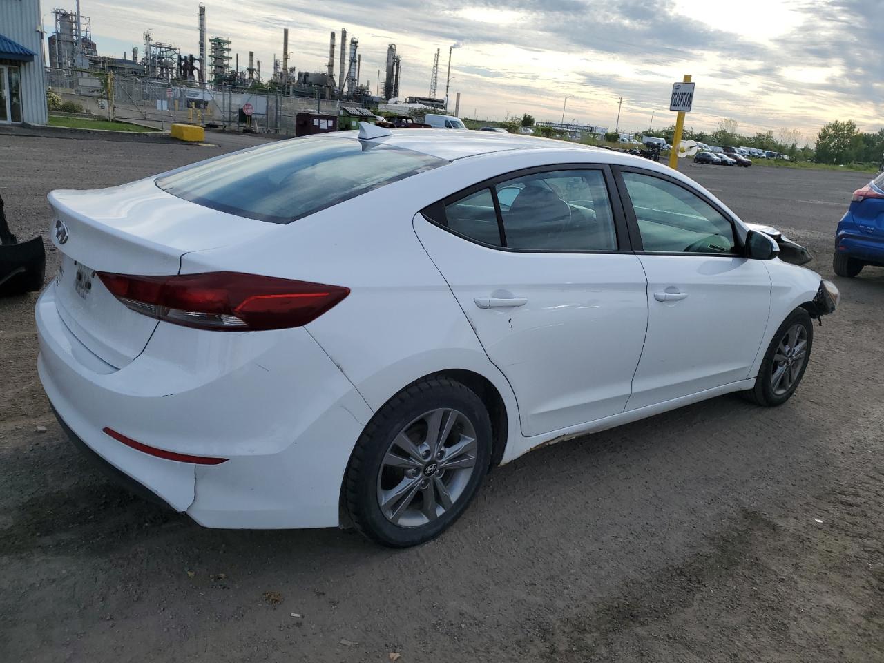 HYUNDAI ELANTRA SE