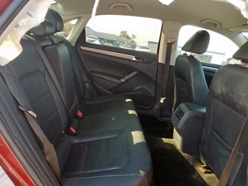 2017 VOLKSWAGEN PASSAT R-L 1VWDT7A38HC052039