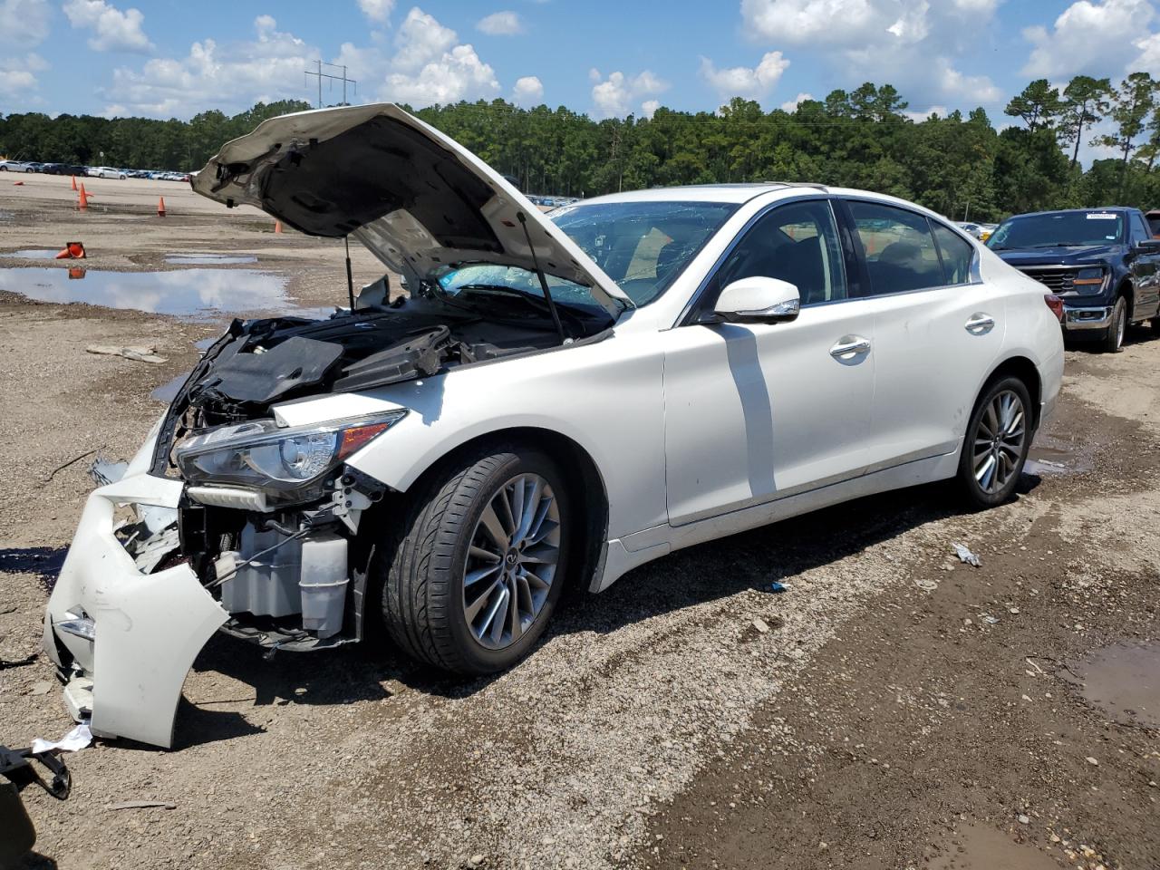 INFINITI Q50 LUXE