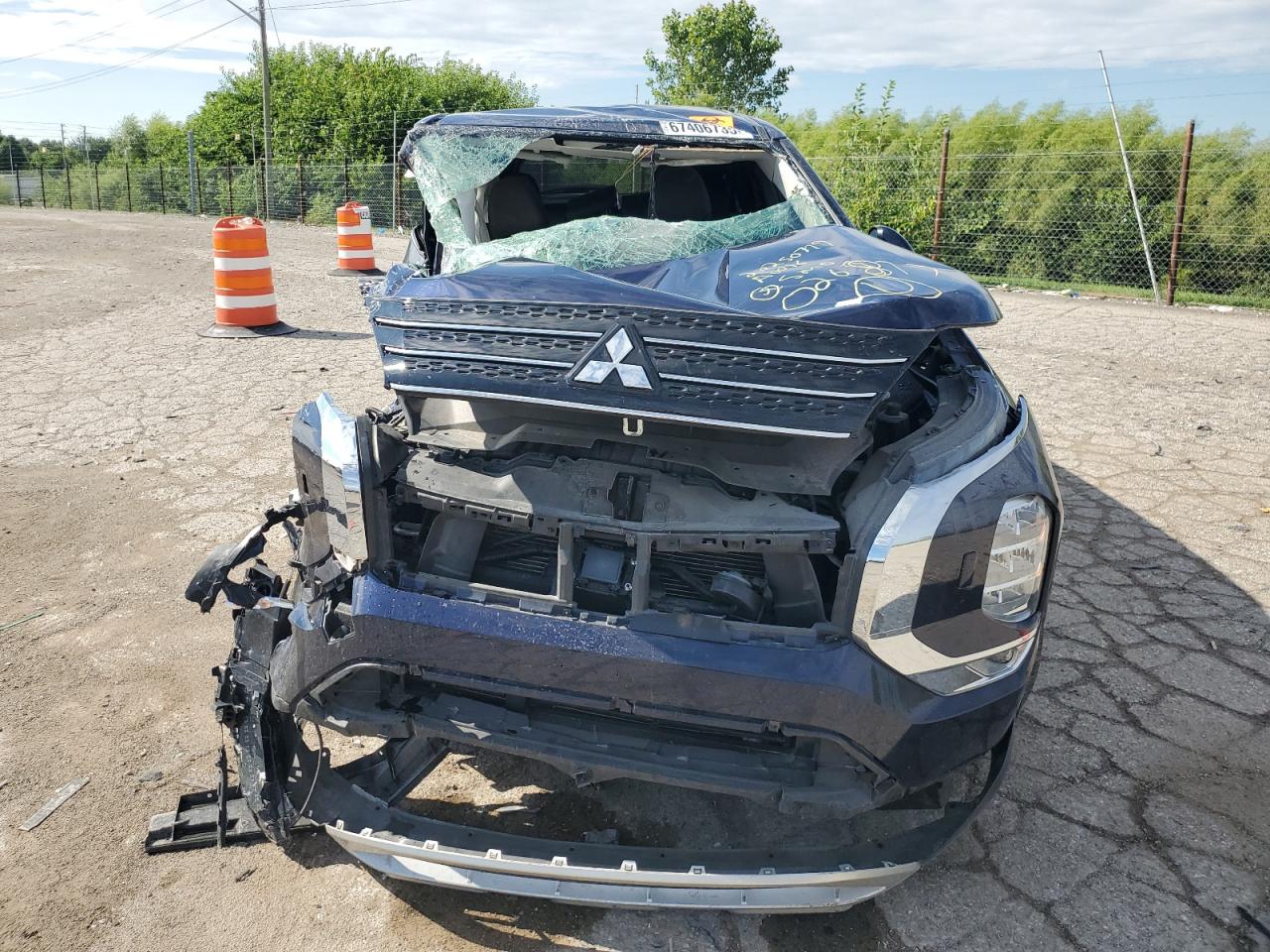 MITSUBISHI OUTLANDER SE