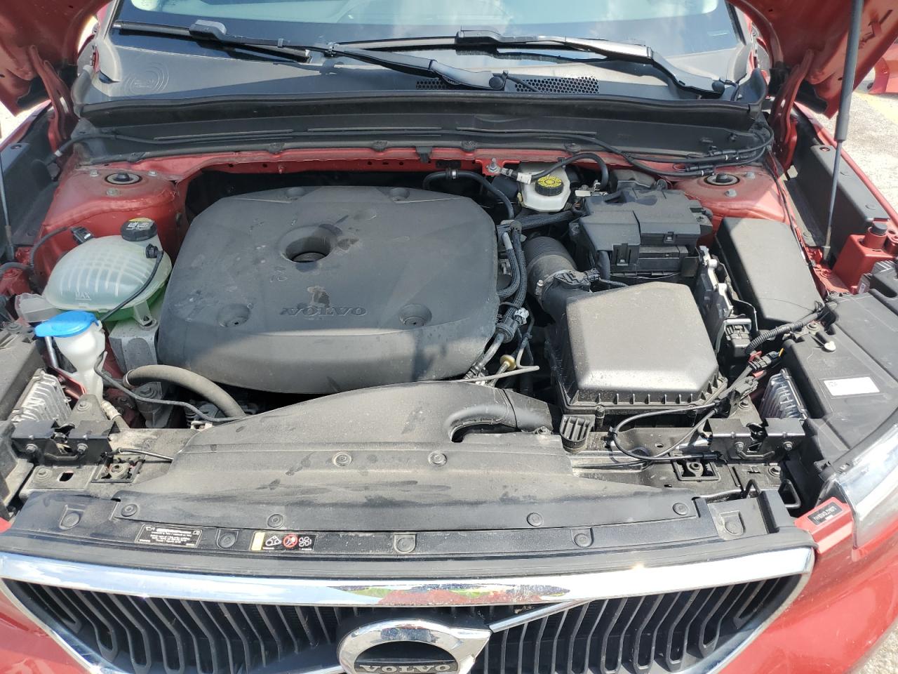 VOLVO XC40 T5 MOMENTUM