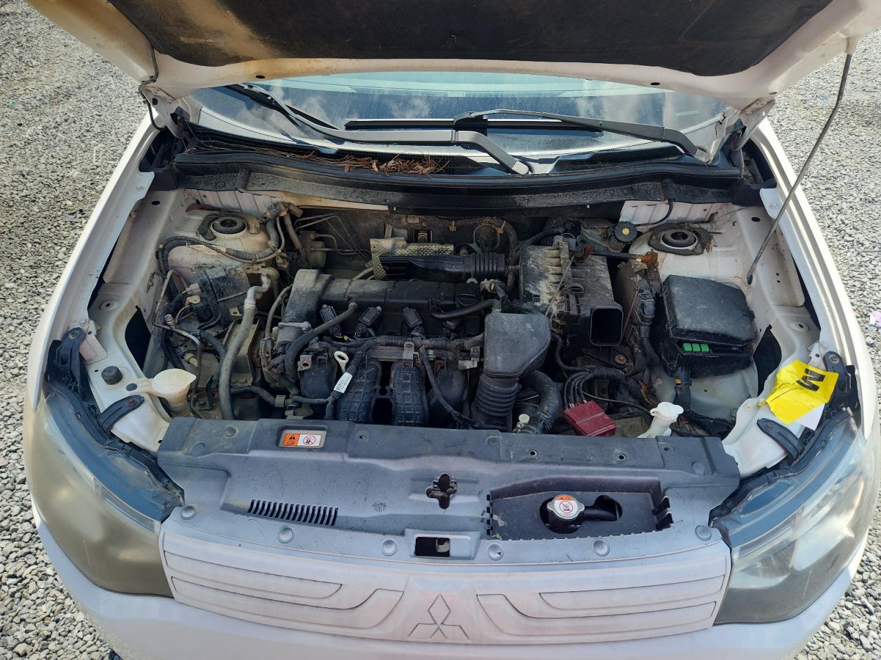 MITSUBISHI OUTLANDER SE