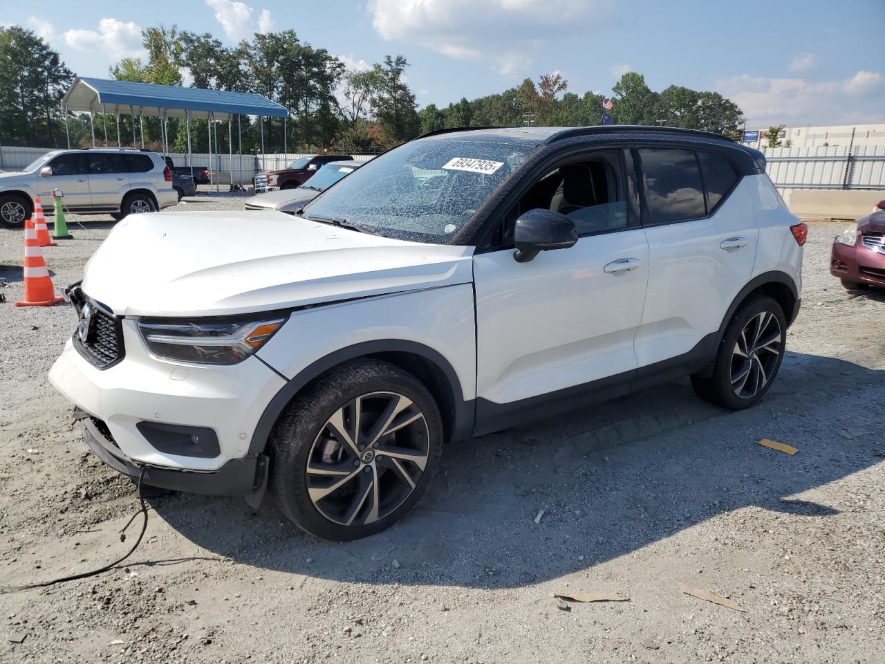 VOLVO XC40 T5 MOMENTUM