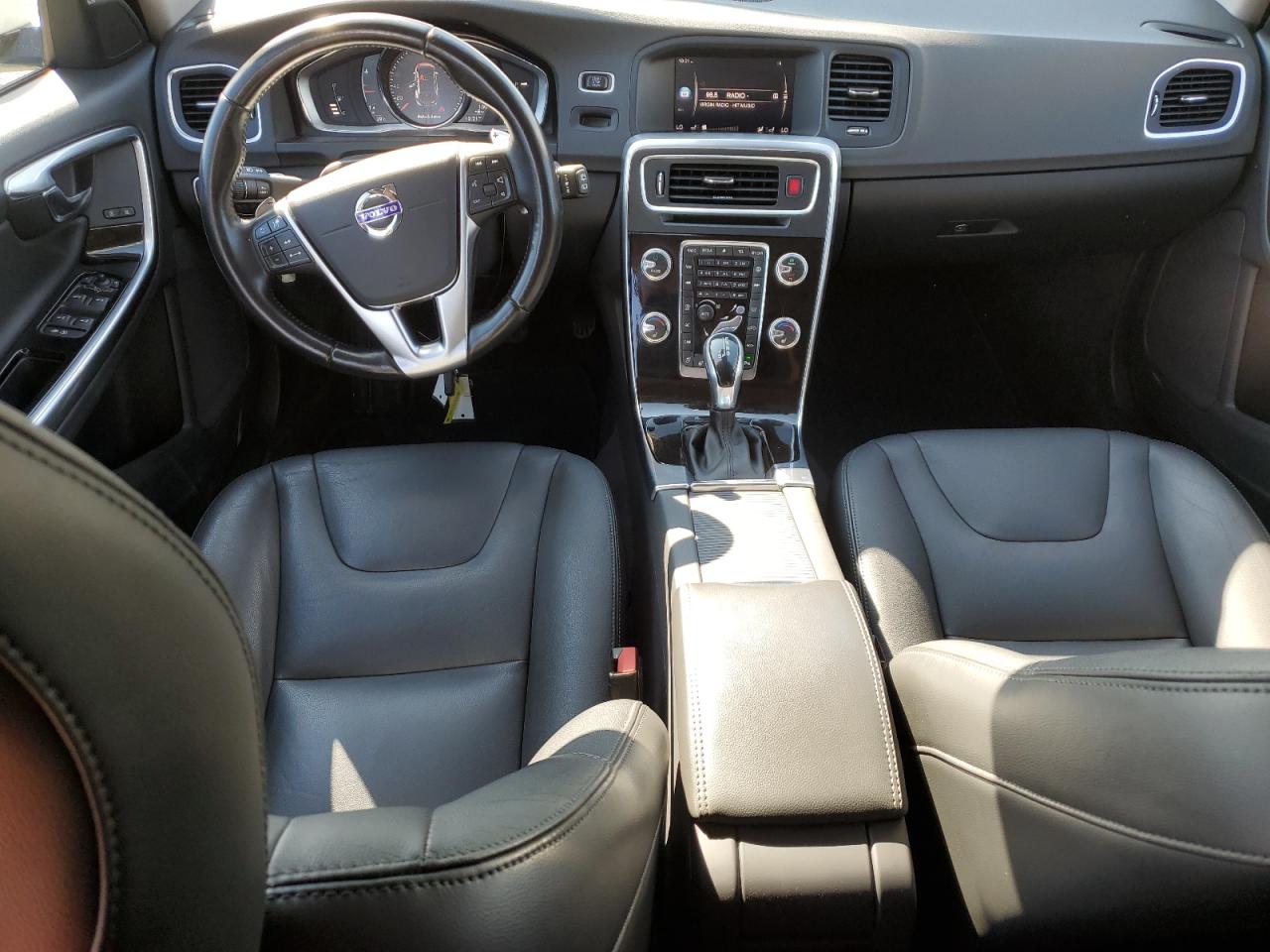 VOLVO V60 T6 DYNAMIC