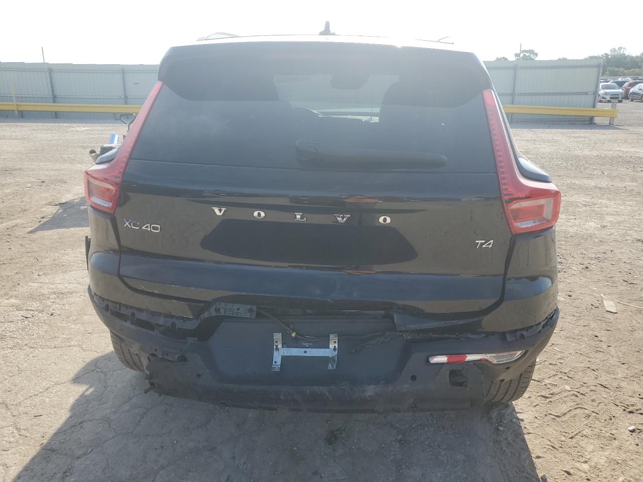 VOLVO XC40 T4 MOMENTUM