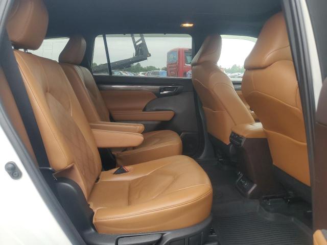 2021 TOYOTA HIGHLANDER 5TDFZRBH8MS137388