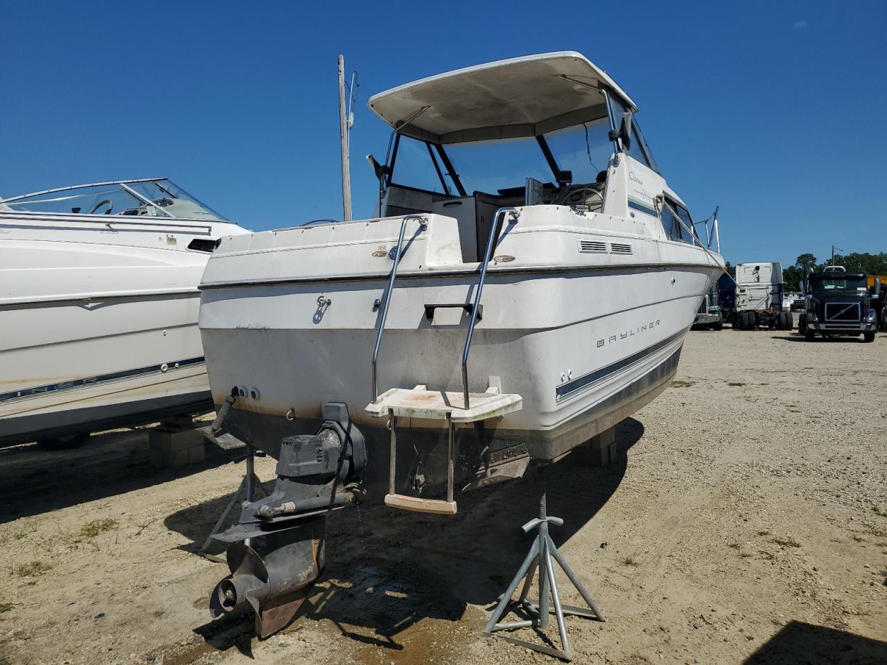 Lot #3234350042 2000 BAYLINER BOAT