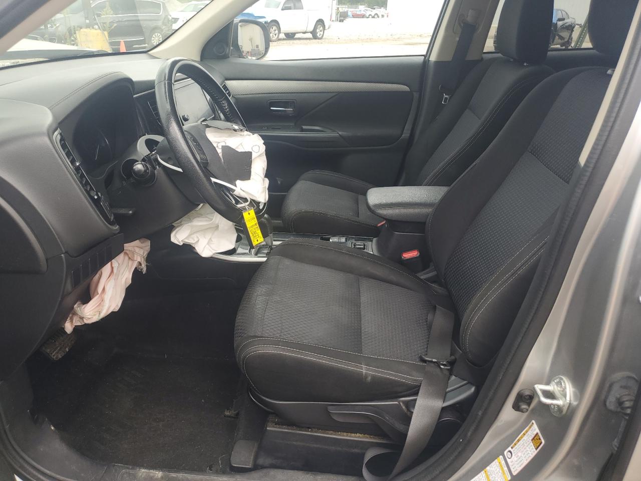 MITSUBISHI OUTLANDER SE