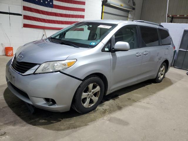 TOYOTA SIENNA LE