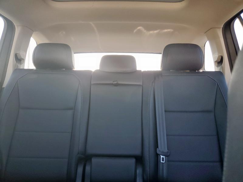 2018 VOLKSWAGEN TIGUAN SE - 3VV3B7AXXJM046981