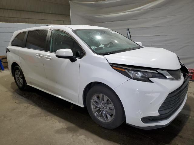 2022 TOYOTA SIENNA LE 5TDKRKEC8NS111199