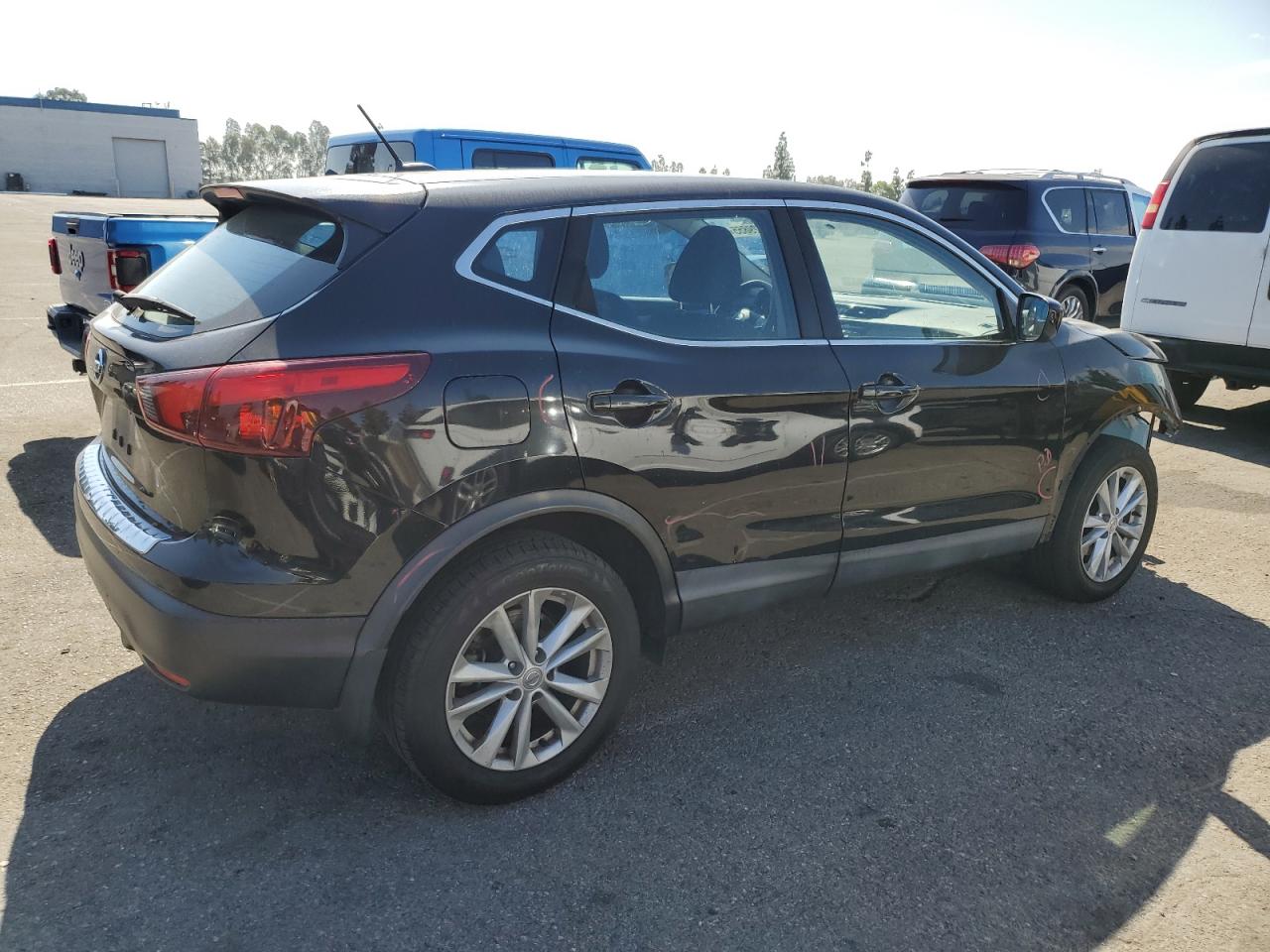 NISSAN ROGUE SPORT S