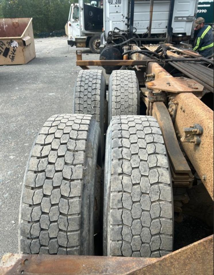 Lot #3240960196 2002 VOLVO VHD