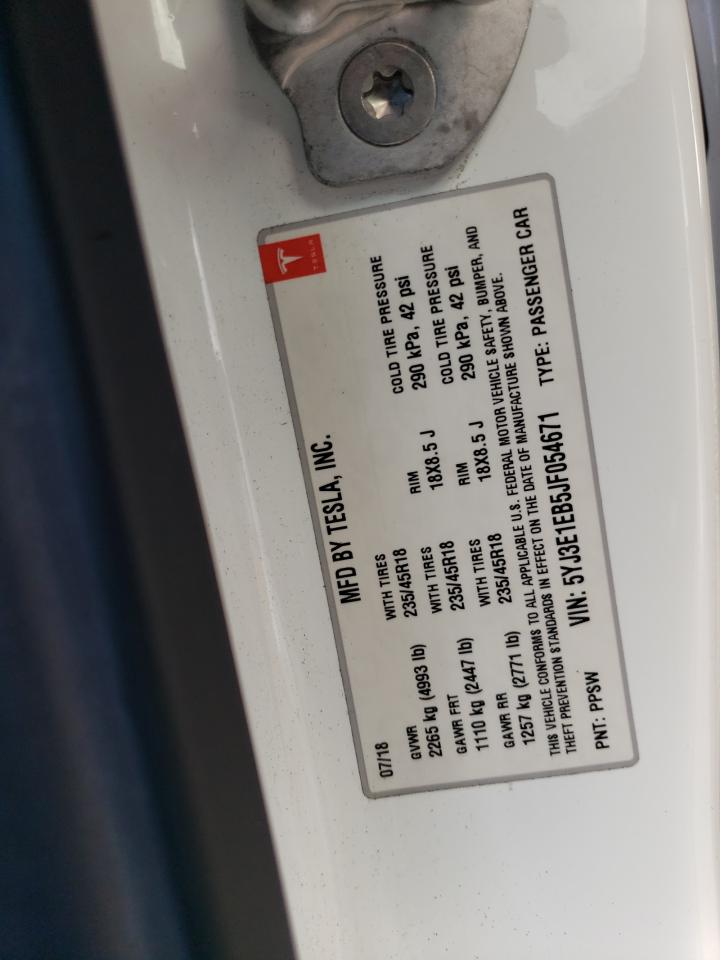TESLA MODEL 3