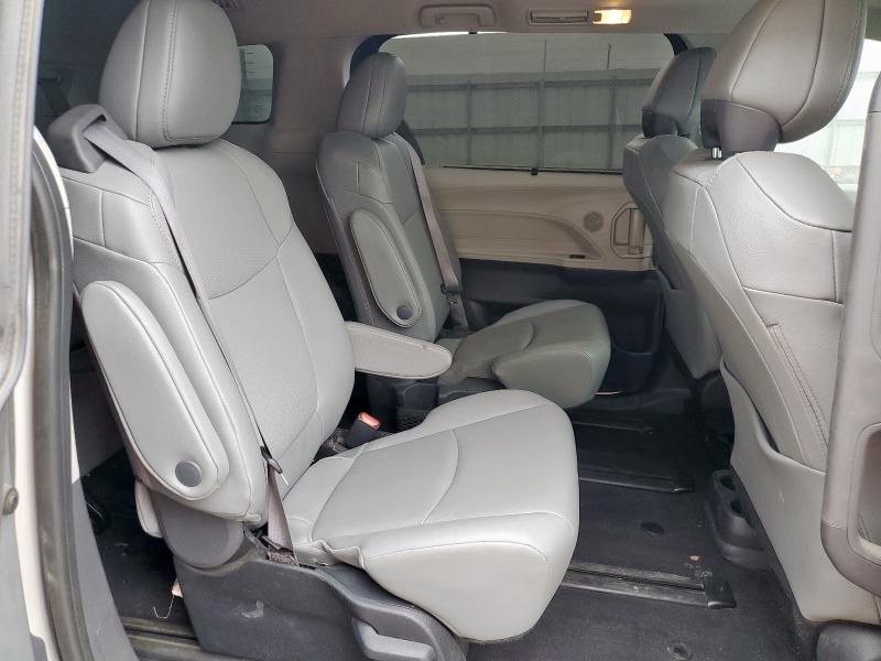 2023 TOYOTA SIENNA XLE 5TDYRKECXPS173622