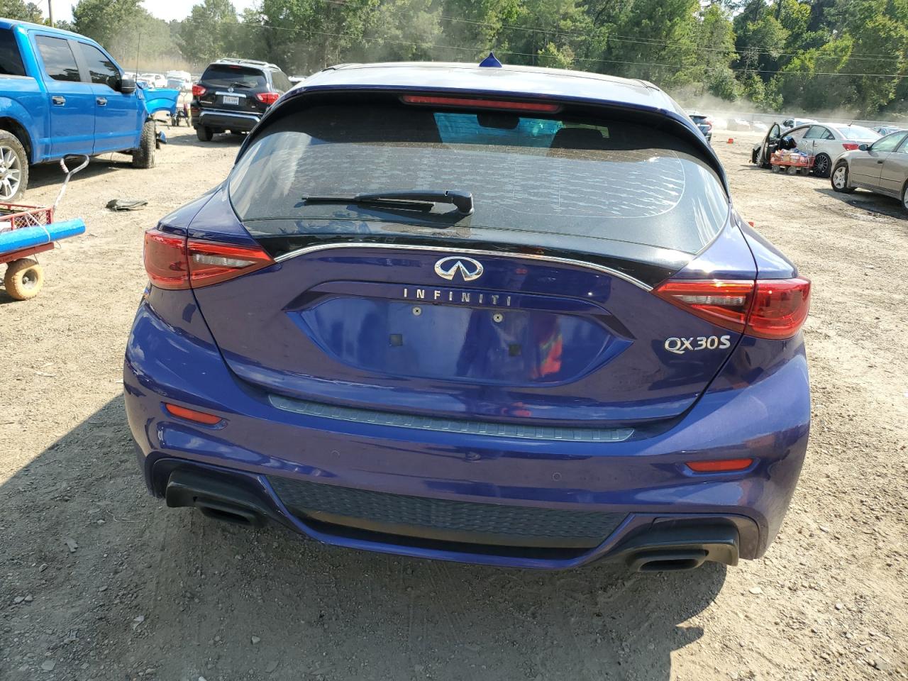 INFINITI QX30 BASE
