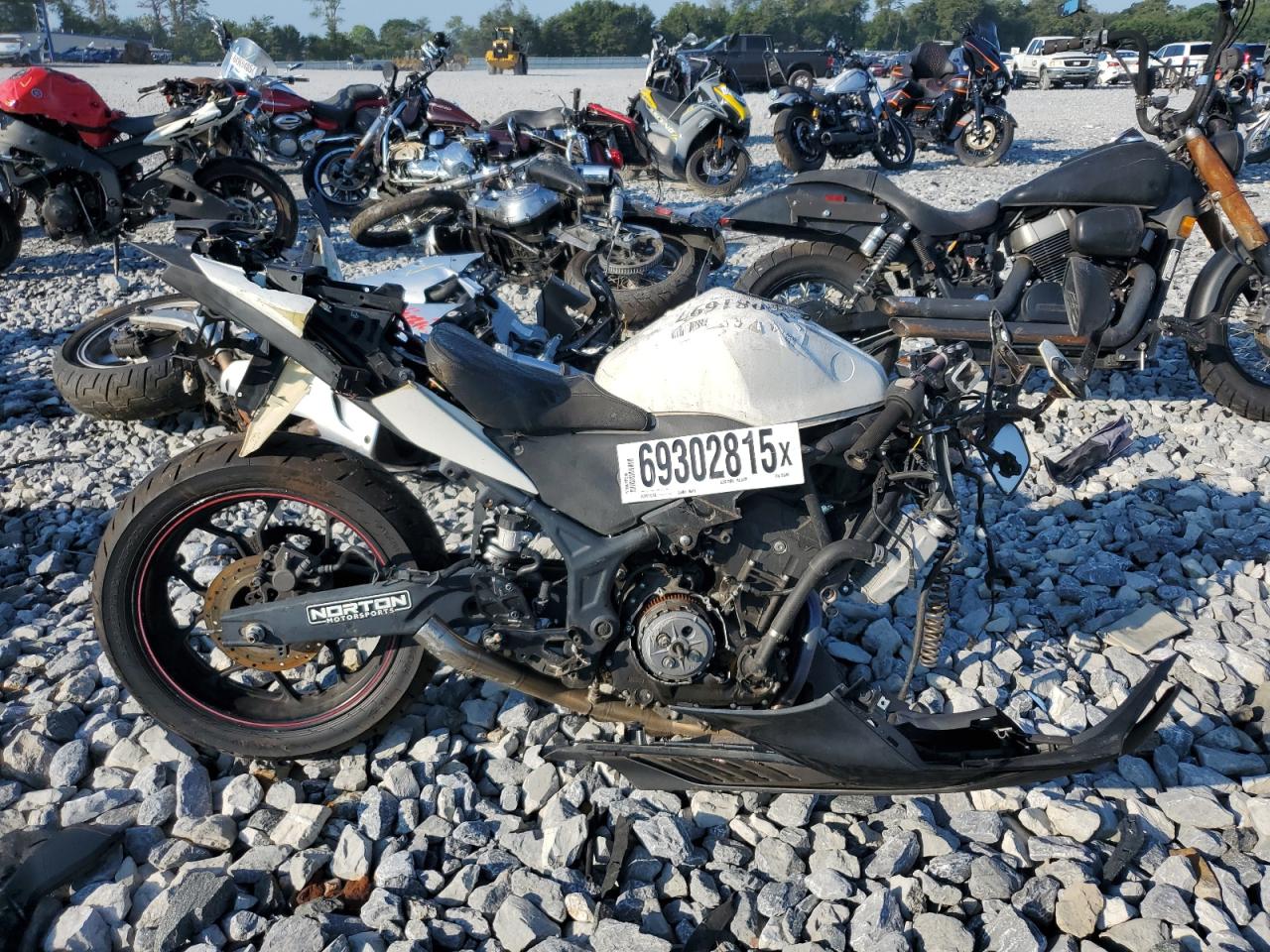 Lot #3240082485 2016 YAMAHA YZFR3