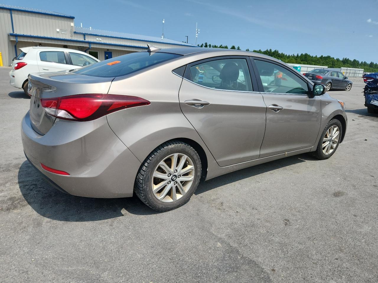 HYUNDAI ELANTRA SE