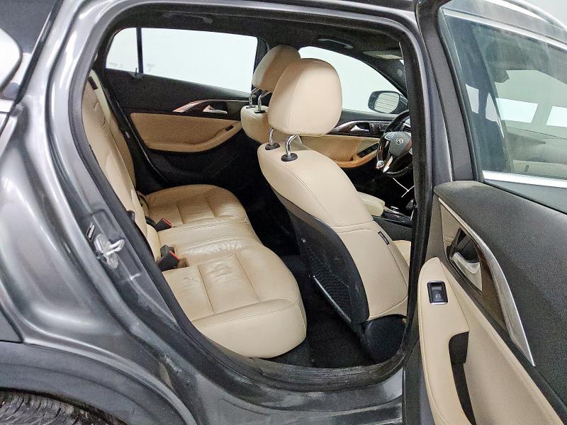 2018 INFINITI QX30 BASE SJKCH5CR2JA055541