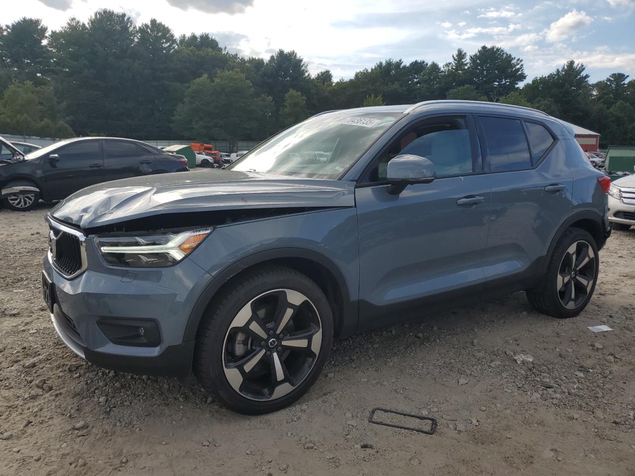 VOLVO XC40 T5 MOMENTUM