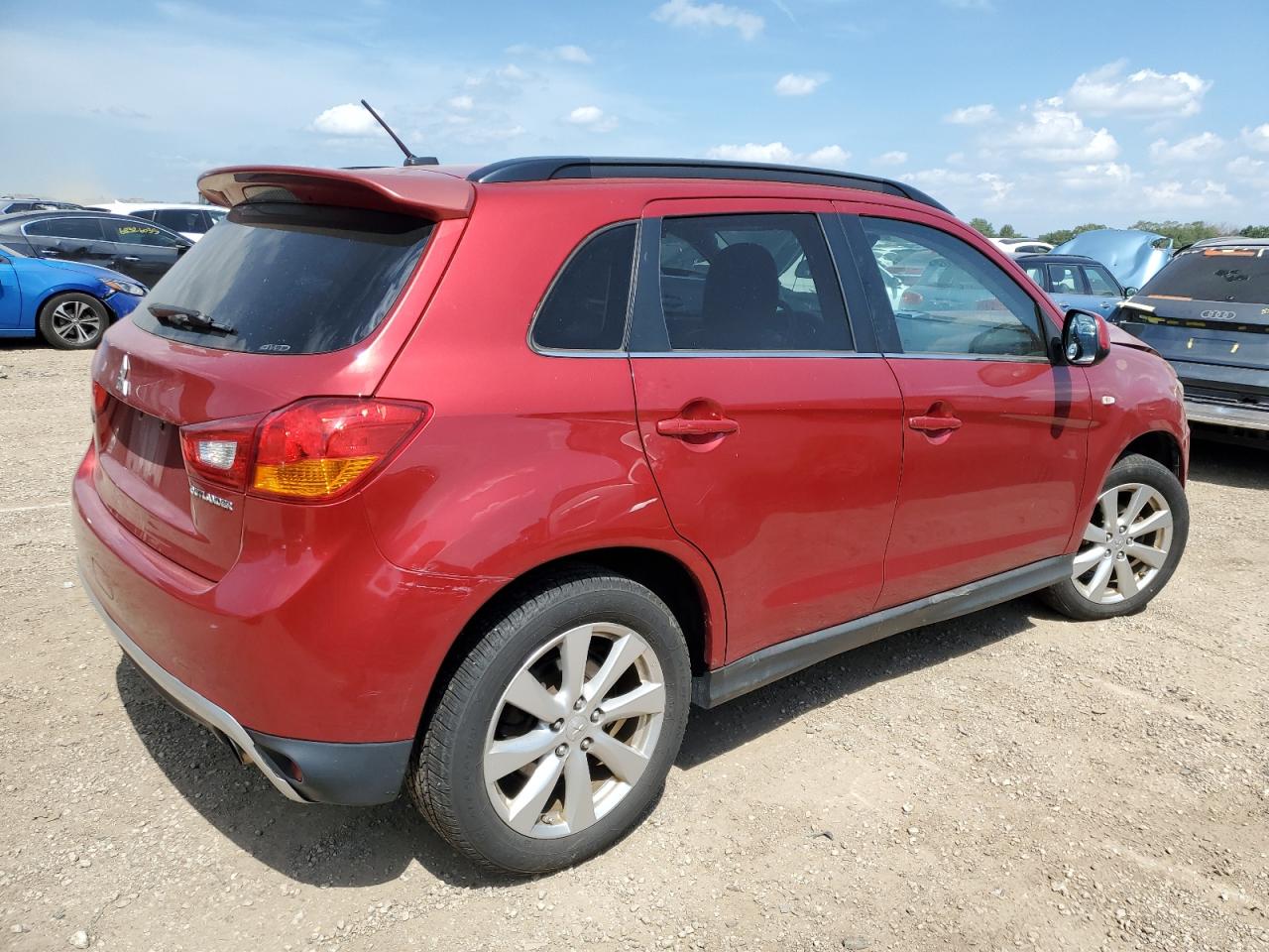 MITSUBISHI OUTLANDER SE