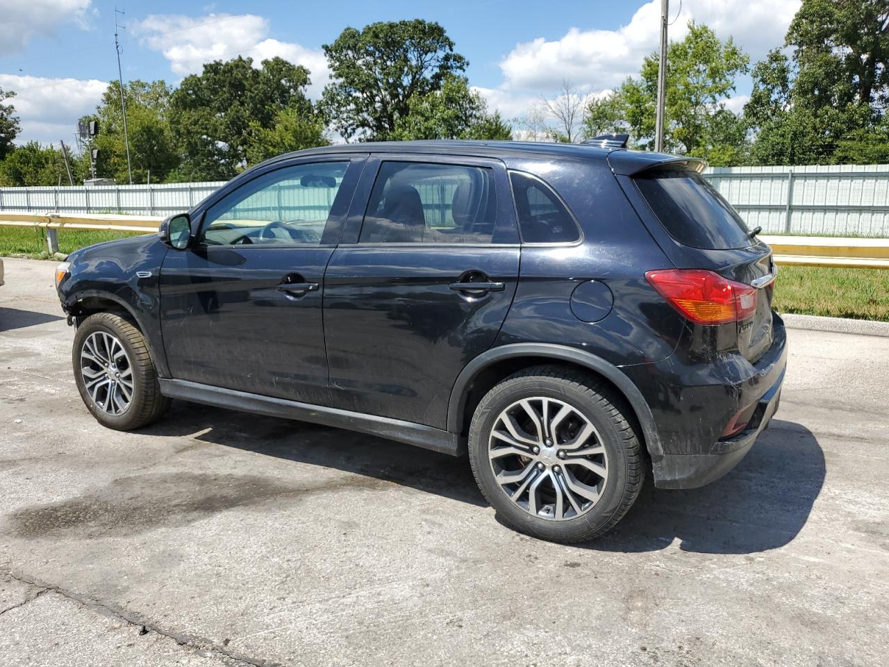 MITSUBISHI OUTLANDER ES