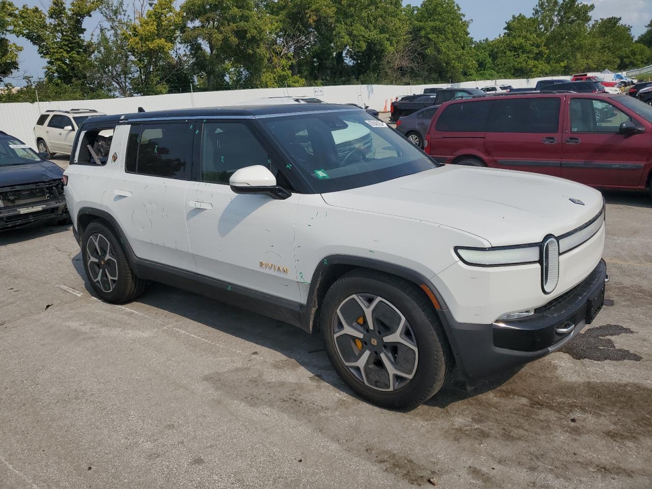 RIVIAN R1S ADVENTURE