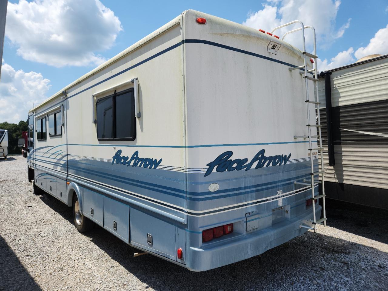 Lot #3210801959 1999 FORD F550 SUPER