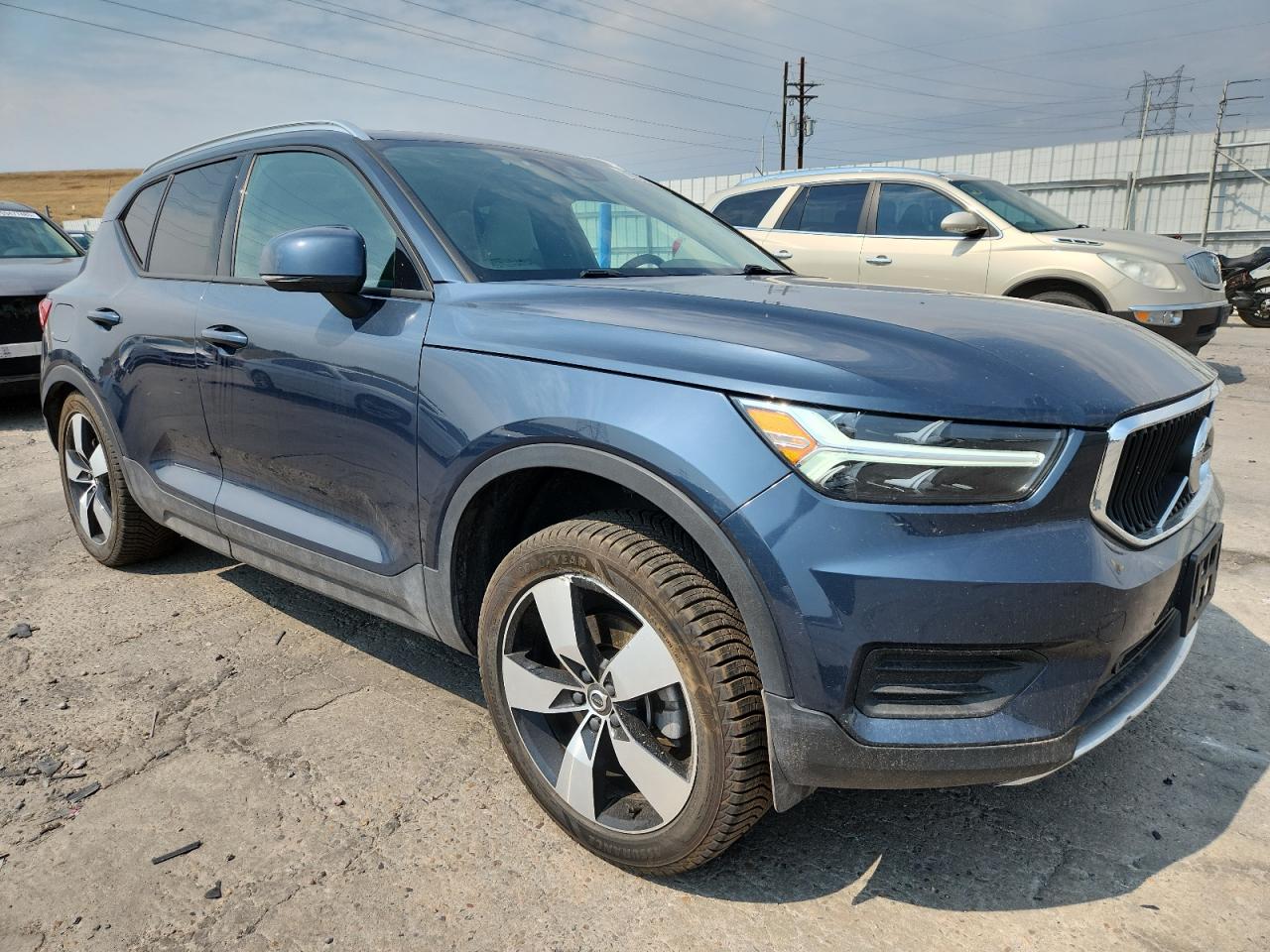 VOLVO XC40 T5 MOMENTUM