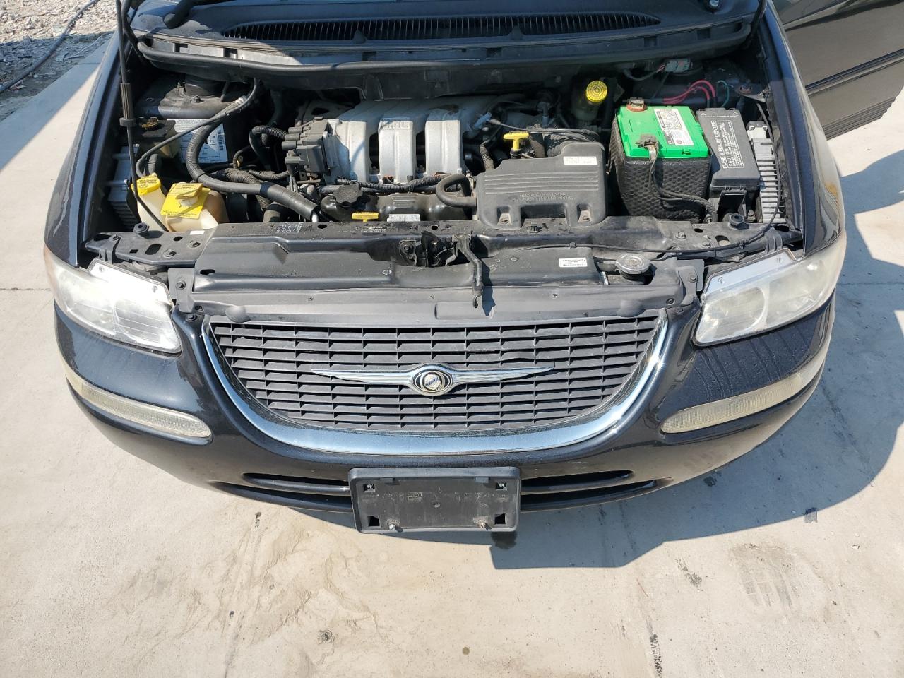 Lot #3282603864 2000 CHRYSLER TOWN & COU