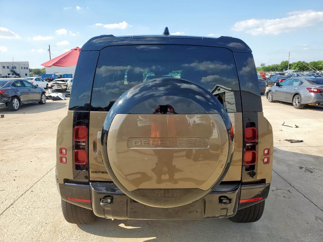 LAND ROVER DEFENDER 110 X-DYNAMIC SE