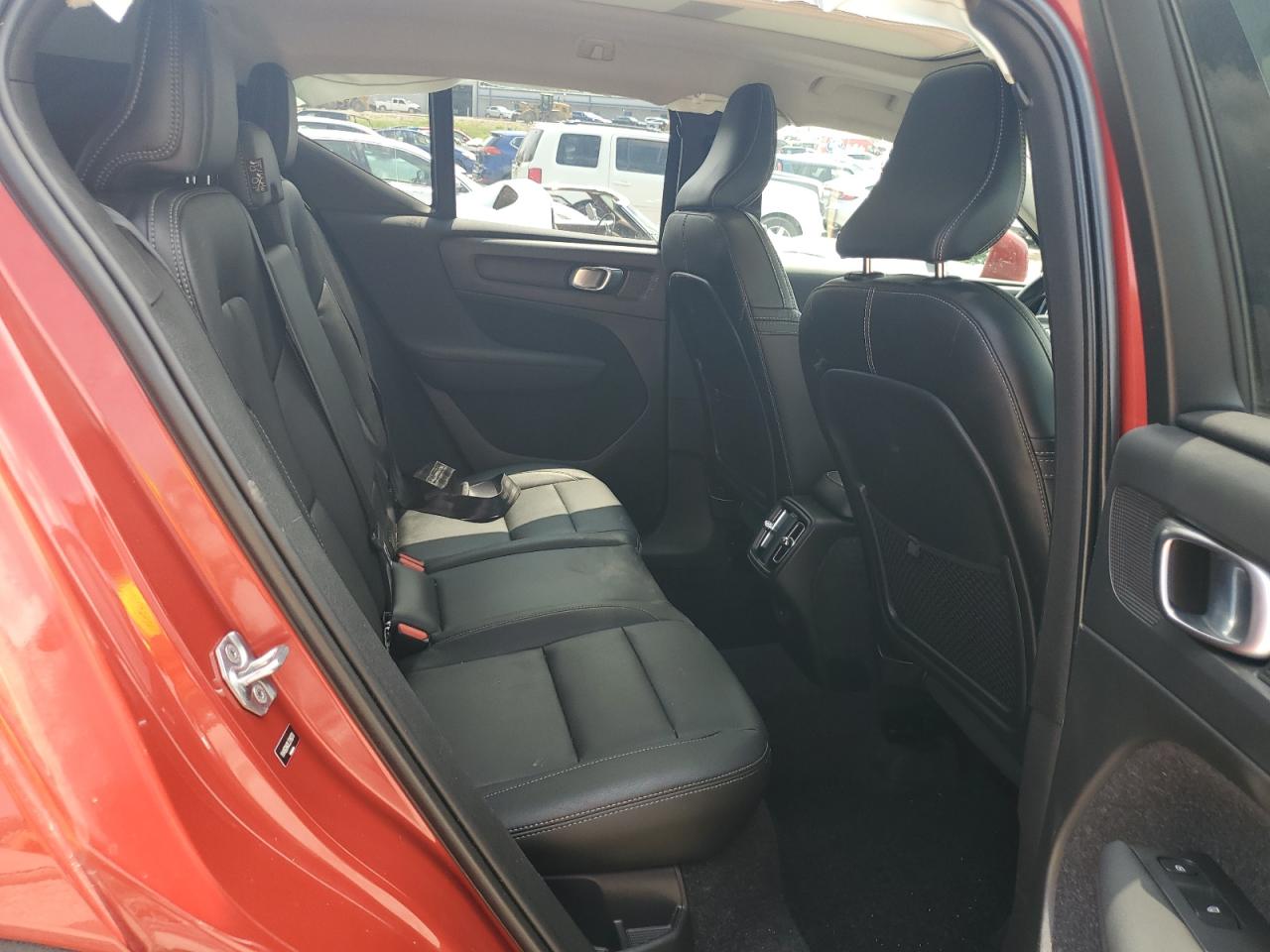 VOLVO XC40 T5 MOMENTUM